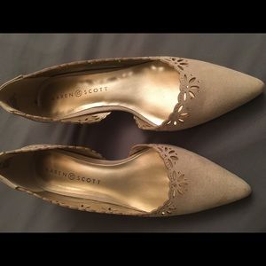 Karen Scott shoes size 7.